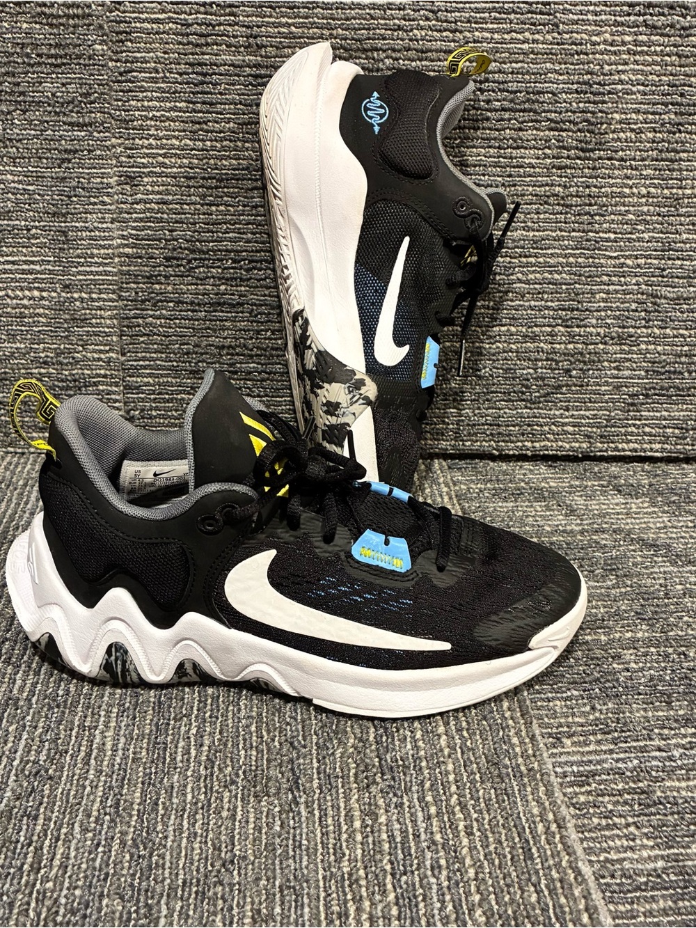 Giannis Immortality 2 Big kids - Black / White with Blue Accents Size 5y